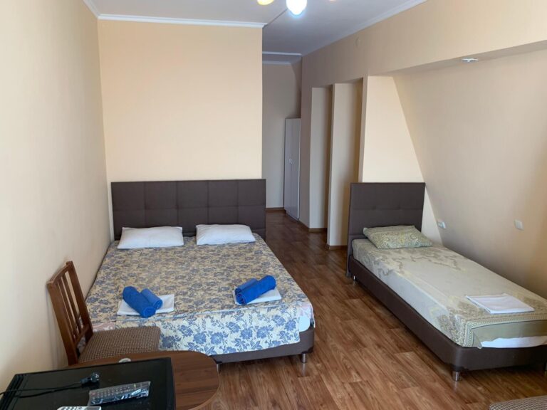 отель в Крыму - Крымская карта трехместный номер 01