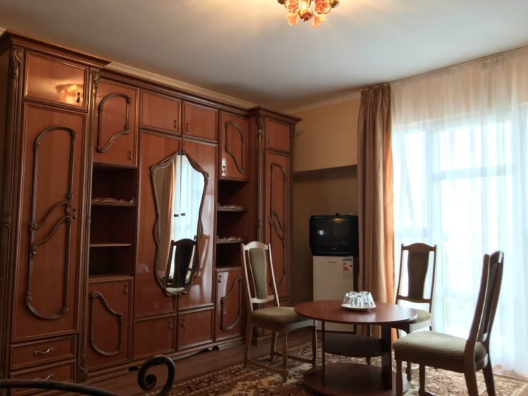 отель в Крыму - Крымская карта четырехместный номер 1